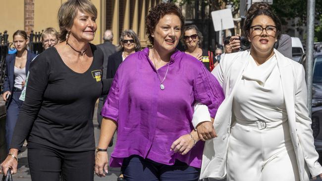 Kathleen Folbigg arrives at the Supreme Court in Sydney, flanked by her friend Tracy Chapman (left) and lawyer Rhanee Rego (right). Picture: NCA NewsWire / Michelle Haywood