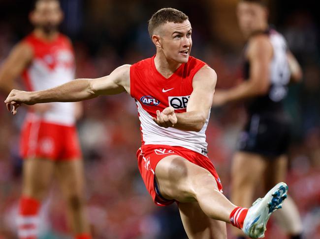 SYDNEY, AUSTRALIA - SEPTEMBER 20: Chad Warner of the Swans kicks a goal during the 2024 AFL First Preliminary Final match between the Sydney Swans and the Port Adelaide Power at The Sydney Cricket Ground on September 20, 2024 in Sydney, Australia. (Photo by Michael Willson/AFL Photos via Getty Images)