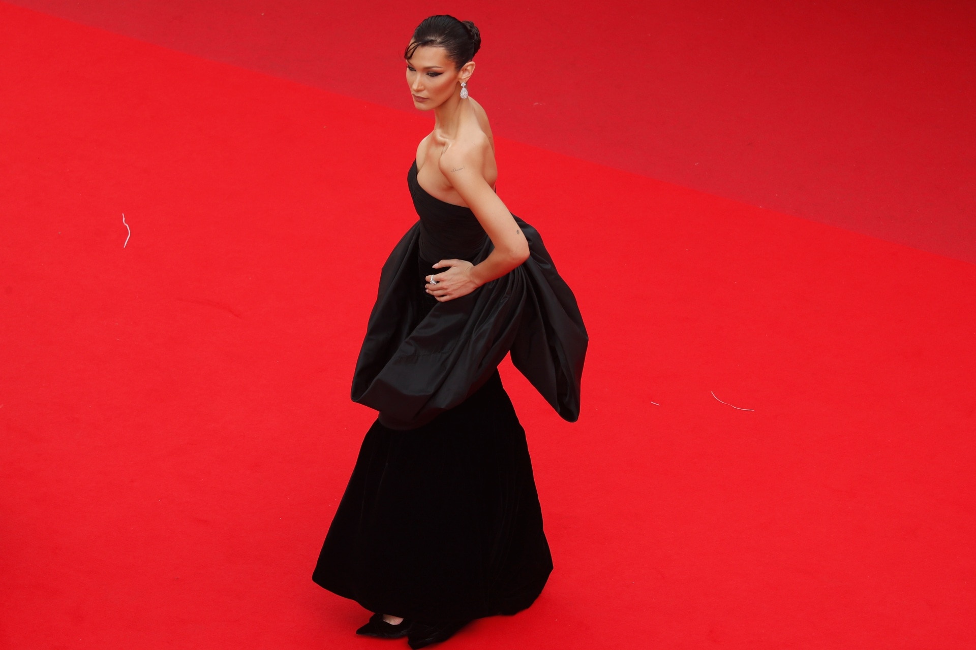 Cannes 2022: Deepika Padukone turns up the heat in a custom black Louis  Vuitton design - Times of India