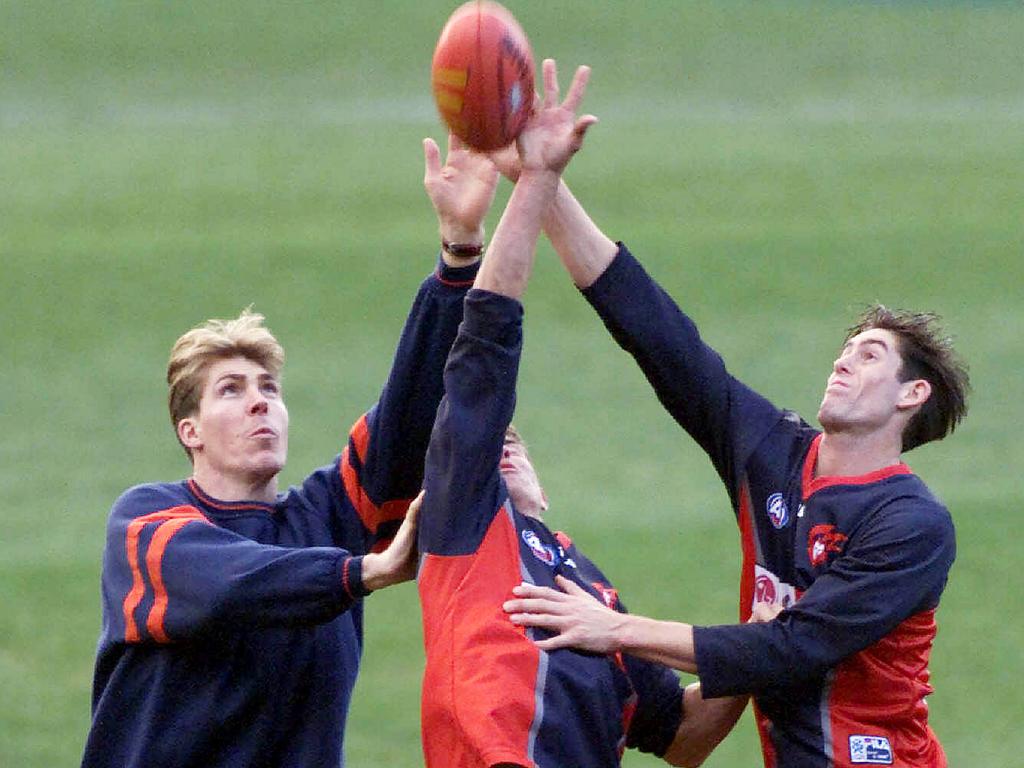 Jim Stynes had some sage words for a struggling Jeff White during the 2000 qualifying final.