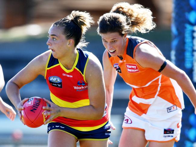 Ebony Marinoff in action for the Crows during the 2020 AFLW season. Picture: AAP/David Mariuz