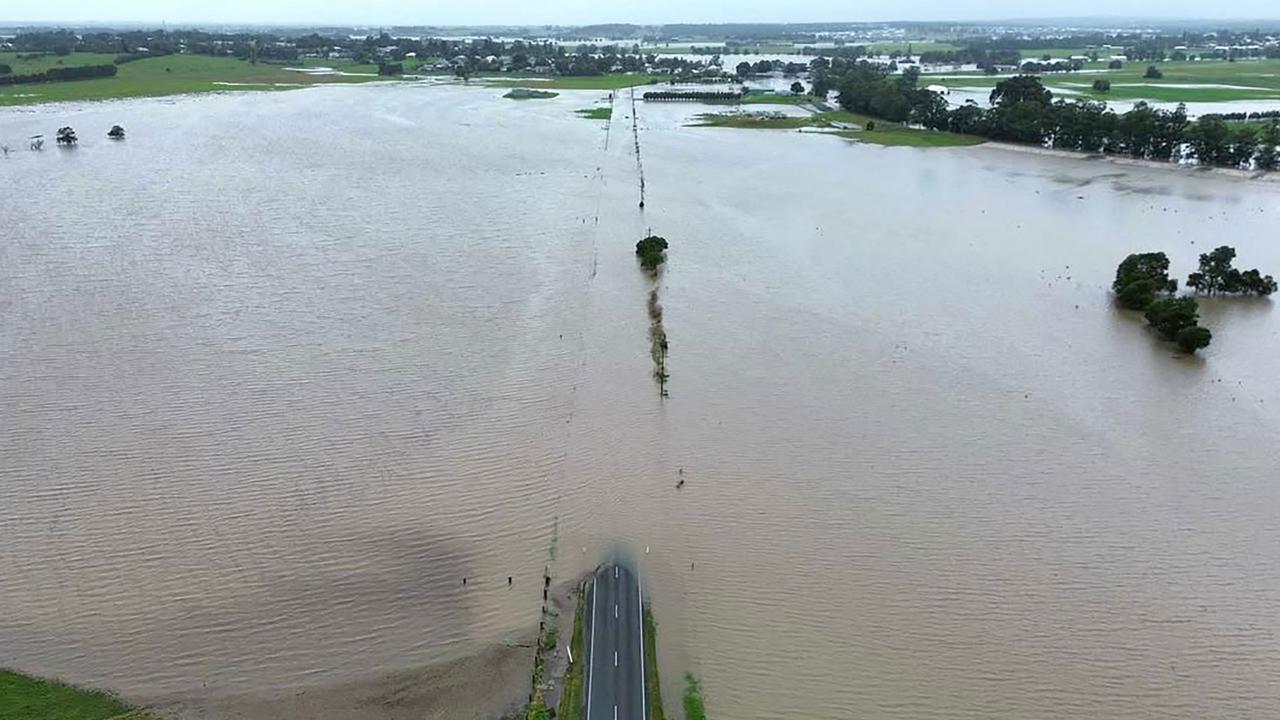 Four dead amid NSW floods