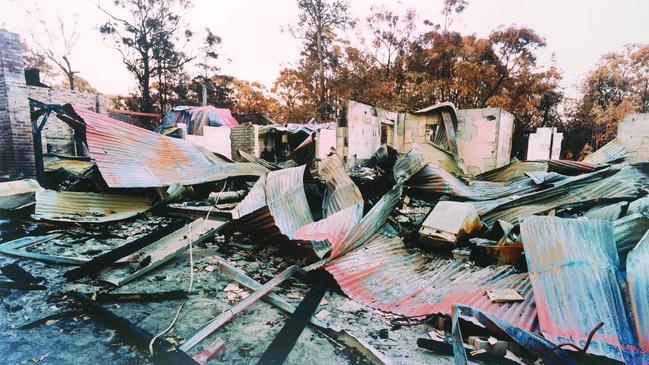 Rosemary Laing, swanfires, John and Kathy’s auto services, 2002-04, C Type photograph, 105 x 171cm. Courtesy of the artist and Tolarno Galleries, Melbourne.