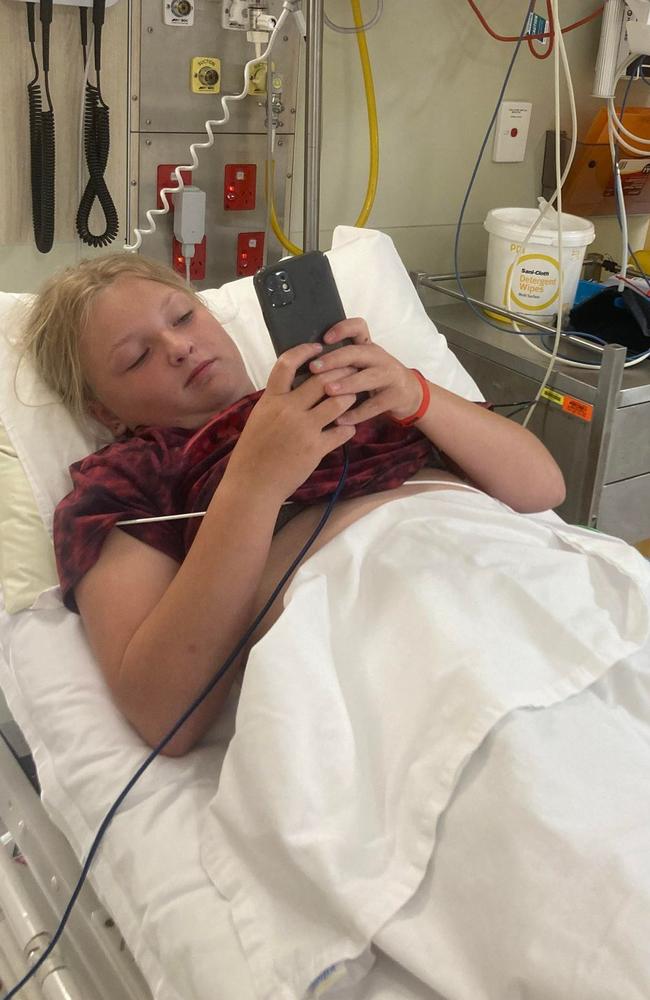 Tiahnna Malley, 13, from Bungendore was stung on her hand by a poisonous jellyfish at Grays Bay in Bowen on 29 December 2022 before being admitted to Bowen Hospital.