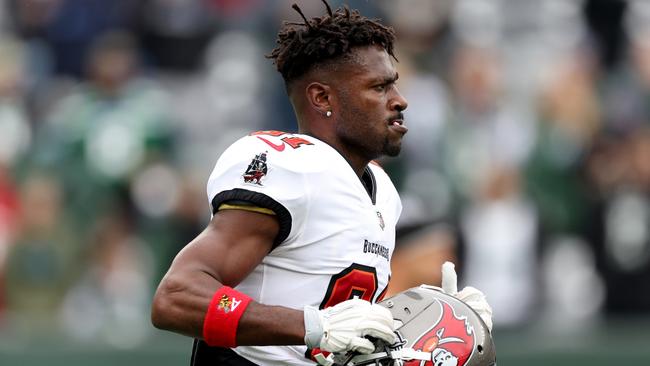 EAST RUTHERFORD, NEW JERSEY - JANUARY 02:  Antonio Brown #81 of the Tampa Bay Buccaneers looks on against the New York Jets during the game at MetLife Stadium on January 02, 2022 in East Rutherford, New Jersey. (Photo by Elsa/Getty Images)