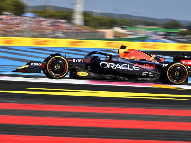 TOPSHOT - Red Bull Racing's Dutch driver Max Verstappen steers his car during the second free practice session ahead of the French Formula One Grand Prix at the Circuit Paul Ricard in Le Castellet, southern France, on July 22, 2022. (Photo by Sylvain THOMAS / AFP)