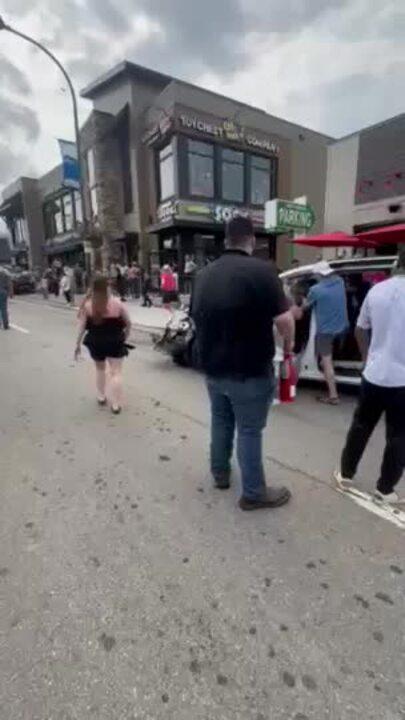 Chaos in Gatlinburg as Multi-Vehicle Crash Leaves Six Injured