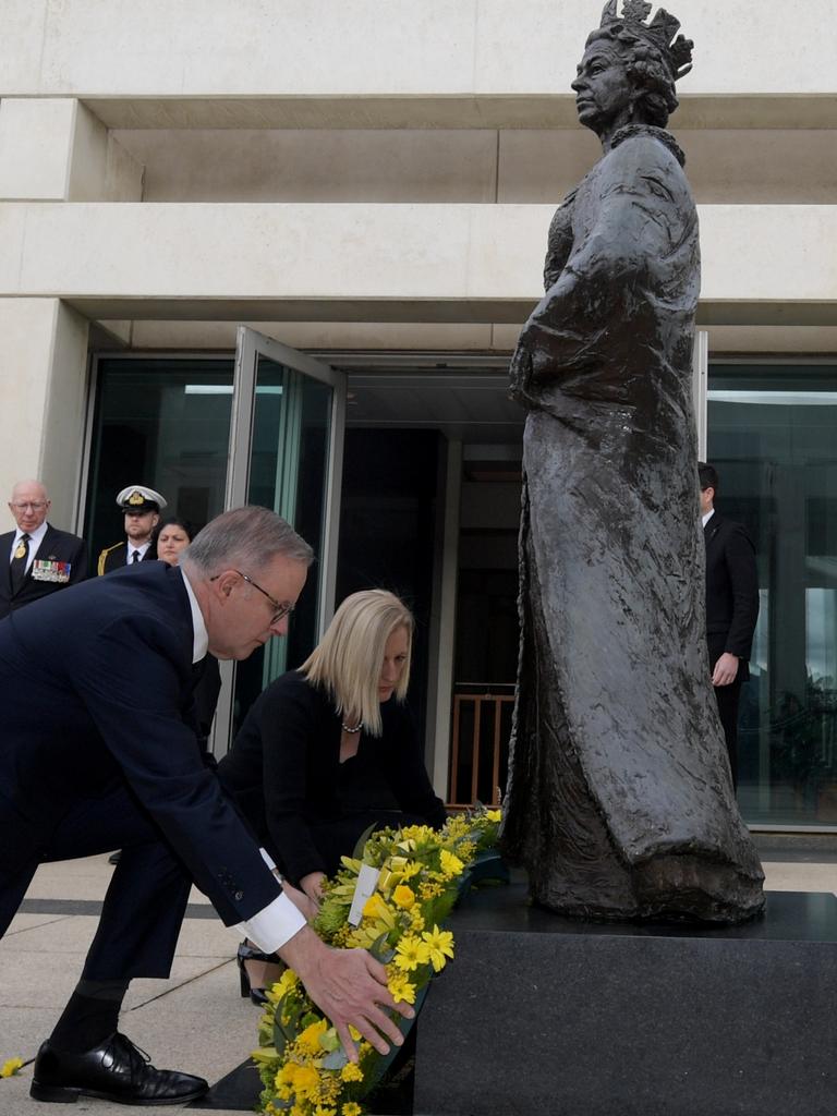 Anthony Albanese and Minister for Finance Katy Gallagher lay a wreath at the statue of Queen Elizabeth II at the Australian Parliament House. Picture: Tracey Nearmy/Tracey Nearmy