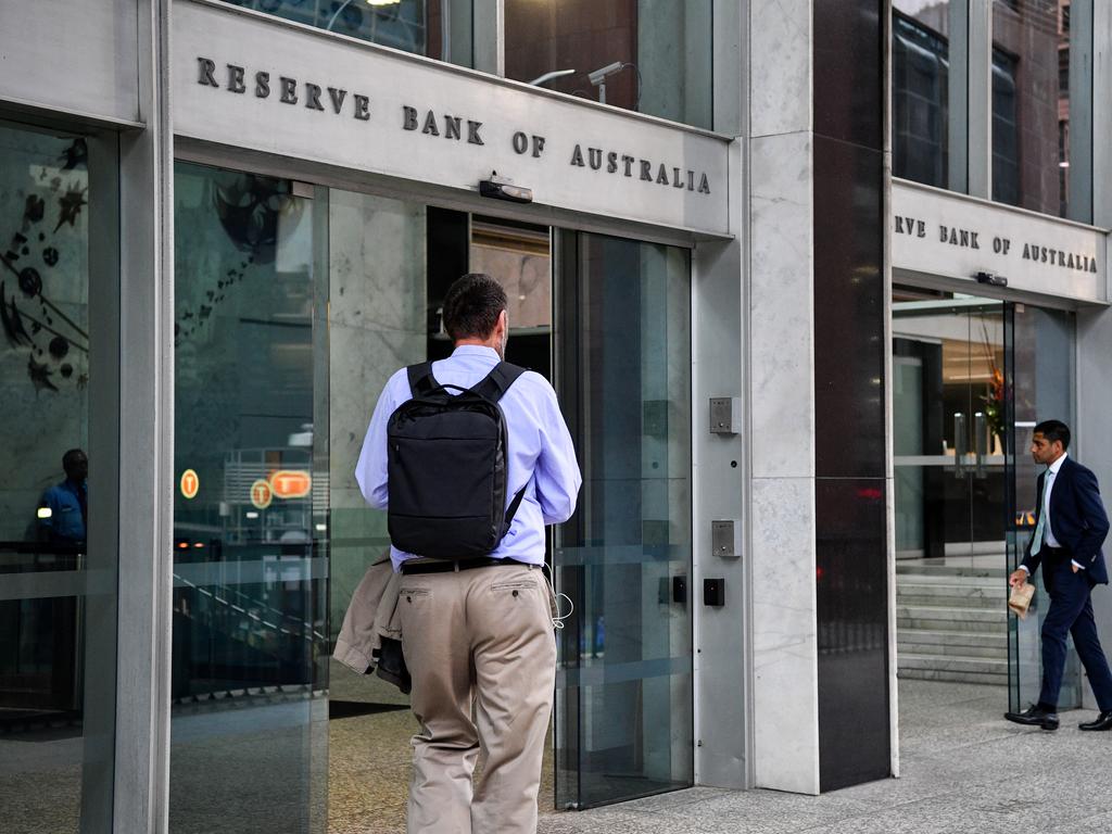 Macquarie joins calls for election campaign interest rate cut The