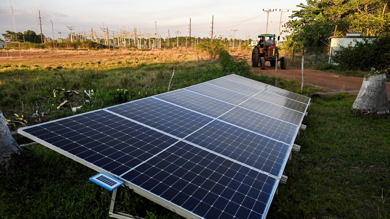 Homeowners who want to install a new battery to store solar power will be able to save up to $4000.