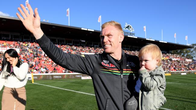 Retiring Panthers captain Peter Wallace gestures to supporters ahead of the Round 16 NRL match between the Penrith Panthers and the Manly-Warringah Sea Eagles at Panthers Stadium in Sydney, Saturday, June 30, 2018. (AAP Image/Dan Himbrechts) NO ARCHIVING, EDITORIAL USE ONLY