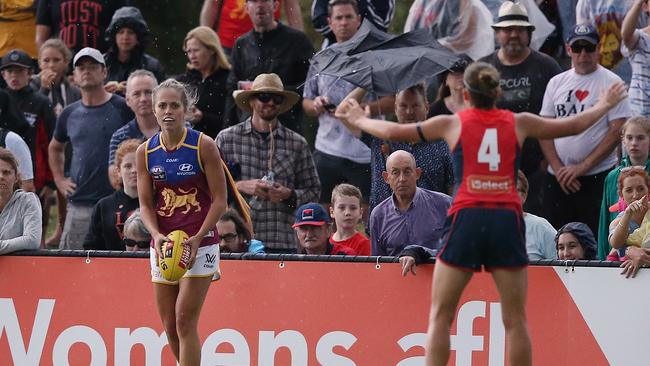 Kaitlyn Ashmore doesn’t mind a tough shot for goal. Picture: Wayne Ludbey