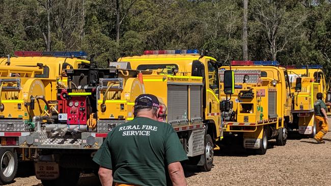 The Rural Fire Service are fighting a bushfire in the Gold Coast hinterland at Sarabah on a number of fronts.