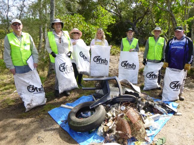 OzFish volunteers with beer bottles and cans, plastics and plastic bait bags, pieces of foam, shoes, containers, clothes and other household rubbish found at North Creek Ballina.