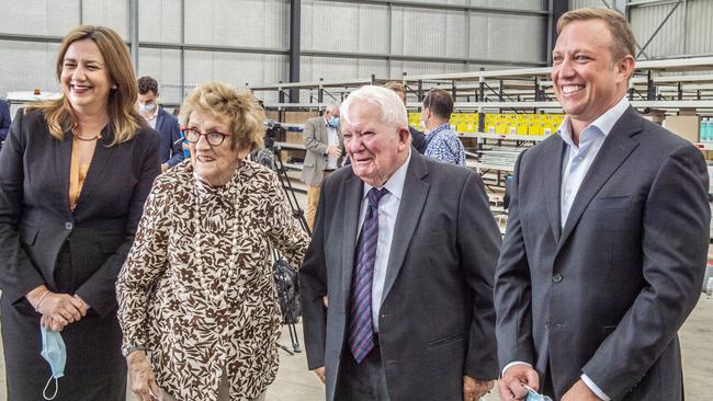 Queensland Premier Annastacia Palaszczuk with Mary and Henry Wagner and Deputy Premier Steven Miles during visit to the Wellcamp quarantine hub. Wednesday, February 16, 2022. Picture: Nev Madsen.