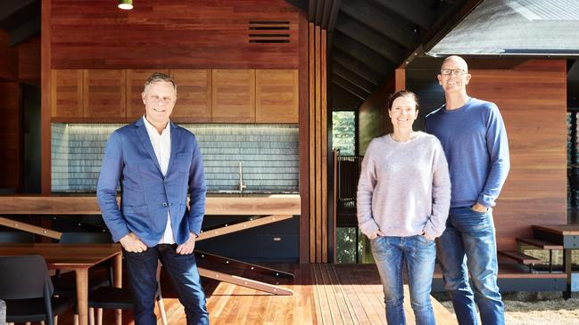 Grand Designs Australia host Peter Maddison with Tamborine Mountain couple Sarah and David Hobart. Picture: Foxtel/Rhiannon Slatter