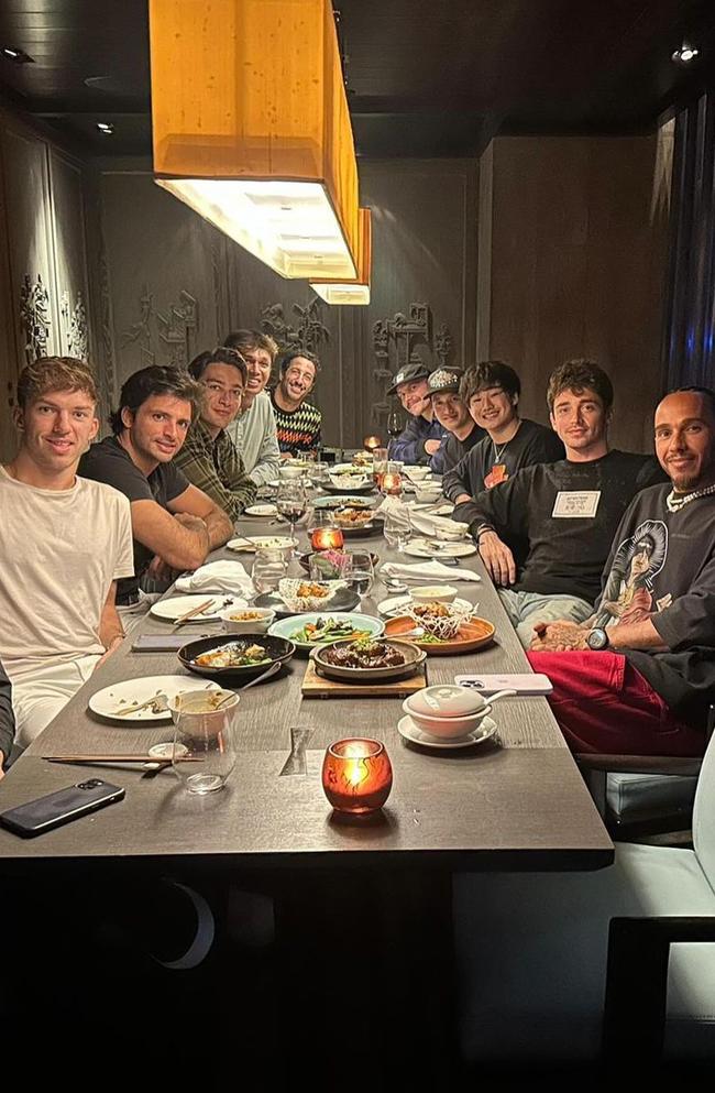 The coolest dinner date in Formula 1. Photo: Twitter, Zhou Guanyu.