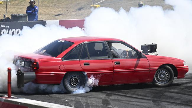 CANBERRA, AUSTRALIA  - NewsWire Photos - January 4, 2025: Participants doing burn outs at Street Machine Summernats 37 in Canberra. Picture: NewsWire / Martin Ollman