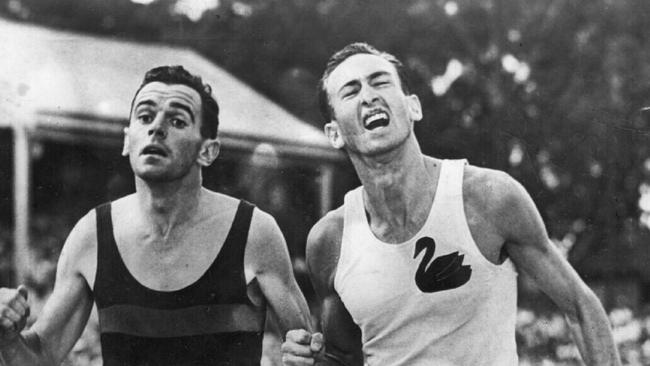 Herb Elliott (right) just beats Merv Lincoln at Leederville Oval in Perth.