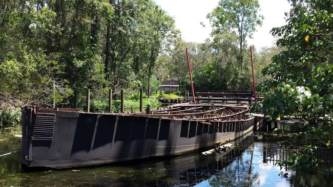 Dreamworld's Captain Sturt Paddlewheeler which operated from the early 1980s until the year 2000. It was eventually dismantled and scrapped. Source: Dreamworld - Remembering the Golden Years.