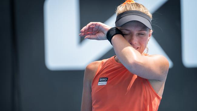 It’s not easy for players — as Maddy Inglis sweats. Photo: Tony Gough /TENNIS AUSTRALIA