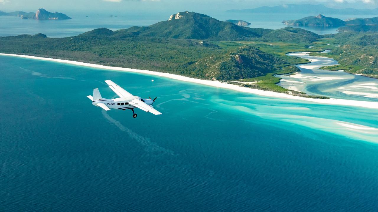 Sea plane crashes into waters off world-famous Qld beach