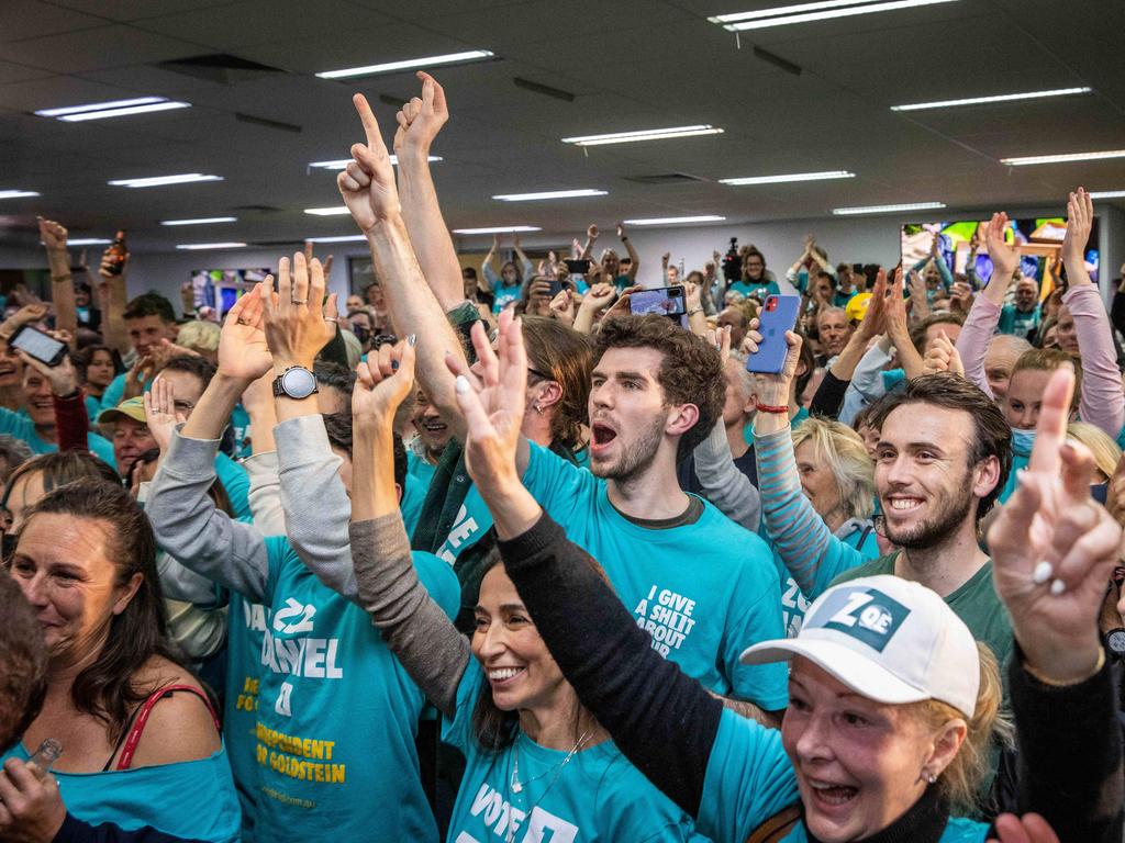 Supporters of teal independent MP Zoe Daniel celebrate her victory in the Melbourne-based seat of Goldstein on election night. Picture: Jake Nowakowski
