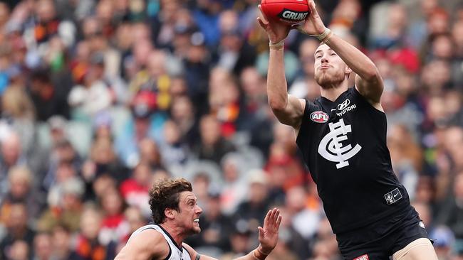 Harry McKay of the Blues marks over Adelaide’s Kyle Hartigan. Picture: Matt King/Getty Images