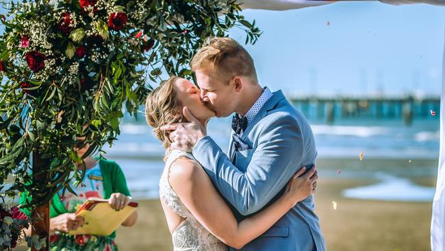 Sealed with a kiss: Chloe Rees (Saunders) and Steven Rees, PHOTOGRAPHY: Willidea Photography