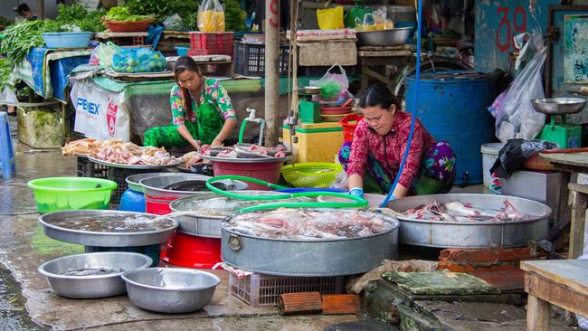 Fish sellers at the Sa Dec market.