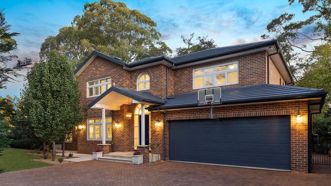 3 Warrabri Place, West Pymble sold for $4.33m.