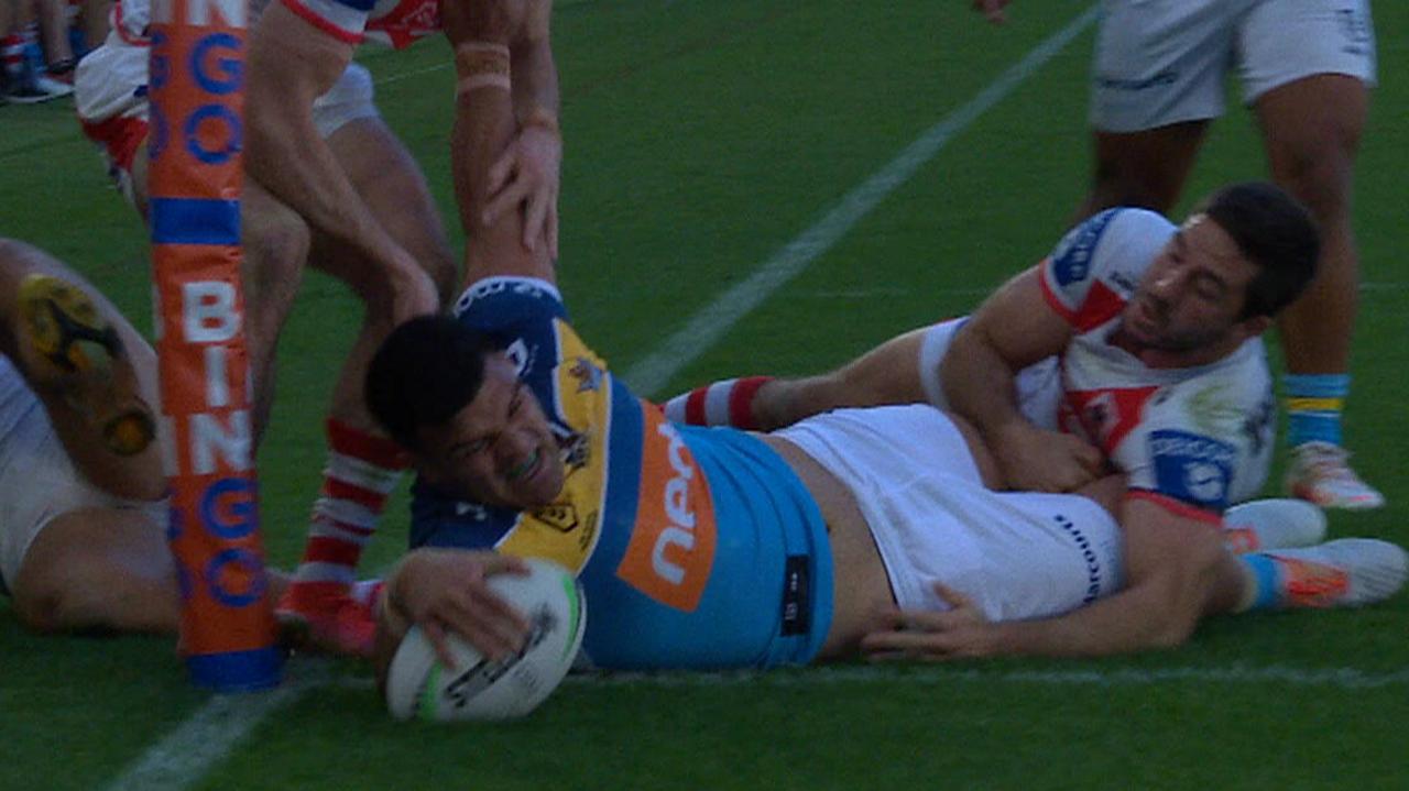 David Fifita scores a strong try.