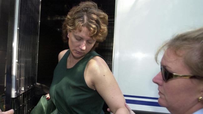 APRIL 23, 2001 : Kathleen Folbigg is led into Muswellbrook Court, 23/04/01 for her bail application after being charged over death of her four babies over ten year period. Pic Renee Nowytarger.NSW / Cime / Murder