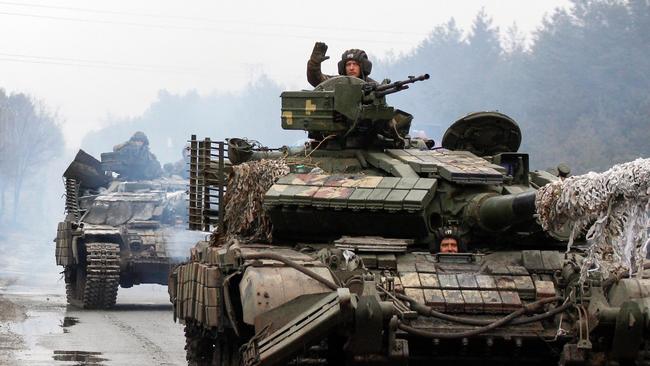 Ukrainian servicemen ride on tanks towards the front line with Russian forces in the Luhansk region of Ukraine on February 25, 2022. Picture: Anatolii Stepanov / AFP