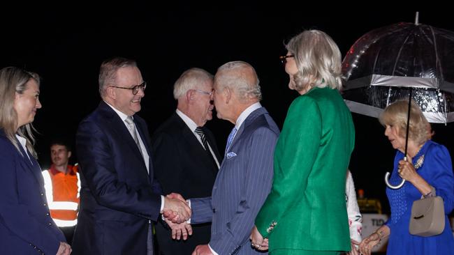 The King and Queen were greeted by Prime Minister Anthony Albanese and his fiancee Jodie Haydon. Picture: NewsWire / Pool / Brook Mitchell