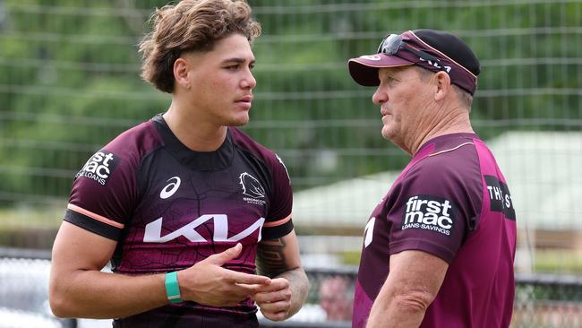 Reece Walsh talking with Kevin Walters at Broncos training last year. Picture: Liam Kidston