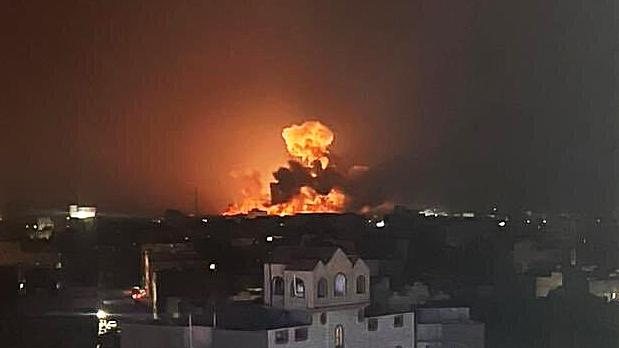 A reported US-UK airstrike in the Yemeni city of al-Hudaydah. Picture: Ali Hashem / Al Jazeera