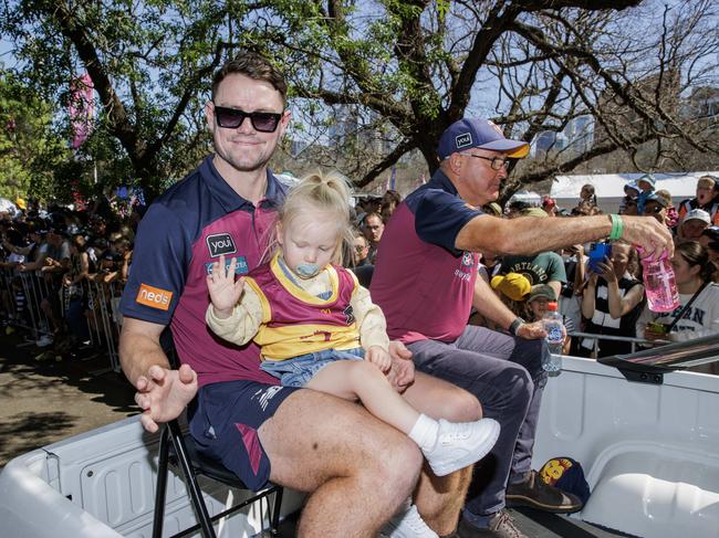 Lachie Neale with daughter Piper and coach Chris Fagan at the 2023 AFL Grand Final Parade. Picture: Lachie Millard