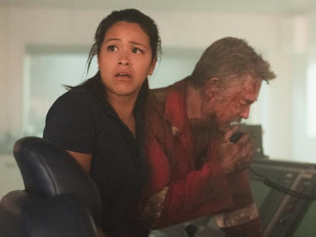 Gina Rodriguez and Kurt Russell in a scene from Deepwater Horizon.