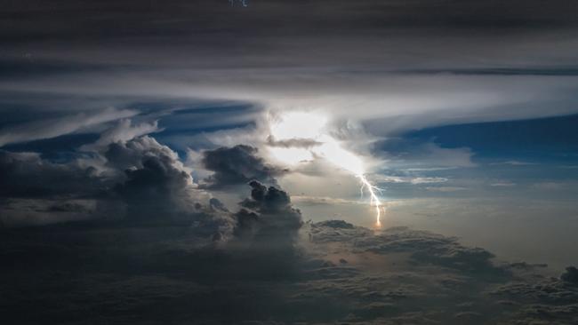 6am and flying over the Caribbean on a dark April morning. Picture: Santiago Borja / www.santiagoborja.com