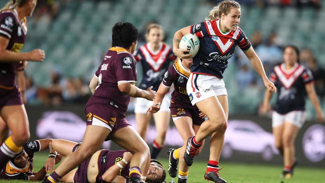 Isabelle Kelly tries to make a break. (Mark Kolbe/Getty Images)