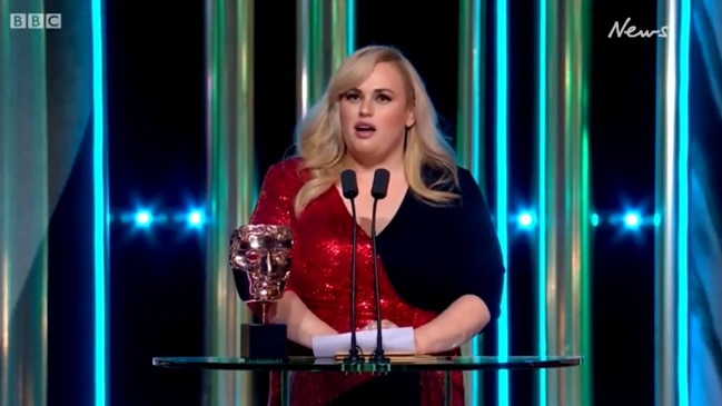 BAFTAs 2020: Rebel Wilson wins show with hilarious speech (BBC)