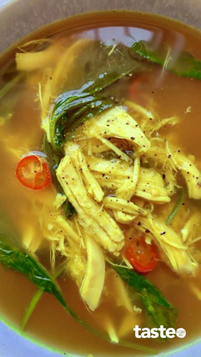 Quick-fix soothing chicken bone broth soup