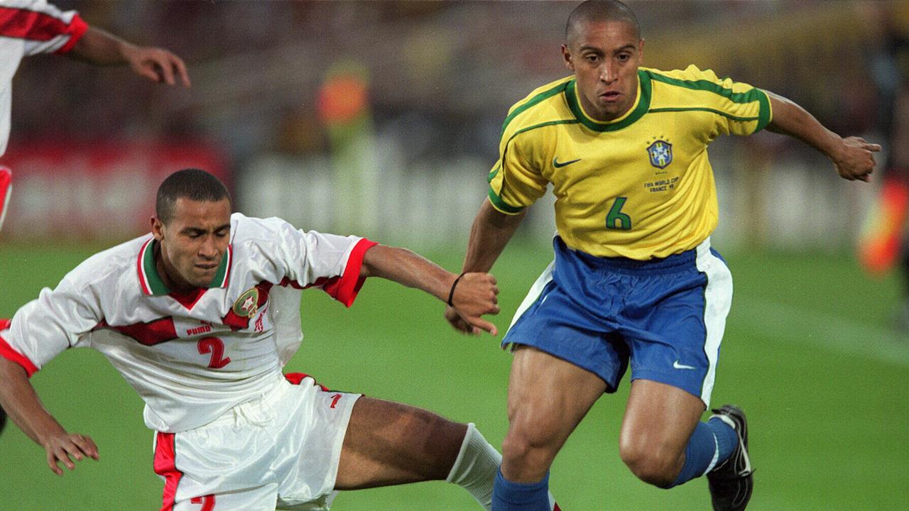Brazilian great Roberto Carlos says he left Inter Milan because famous manager Roy Hodgson “destroyed him”.
