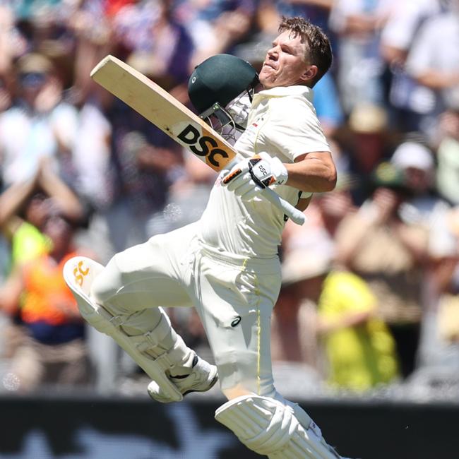 MELBOURNE . 27/12/2022.  Boxing Day Test match. Day 2. Australia vs South Africa at the MCG.   David Warner celebrates his century early in the 2nd session   . Picture by Michael Klein