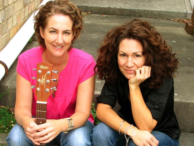 Kitty Flanagan with sister Penny in 2007.