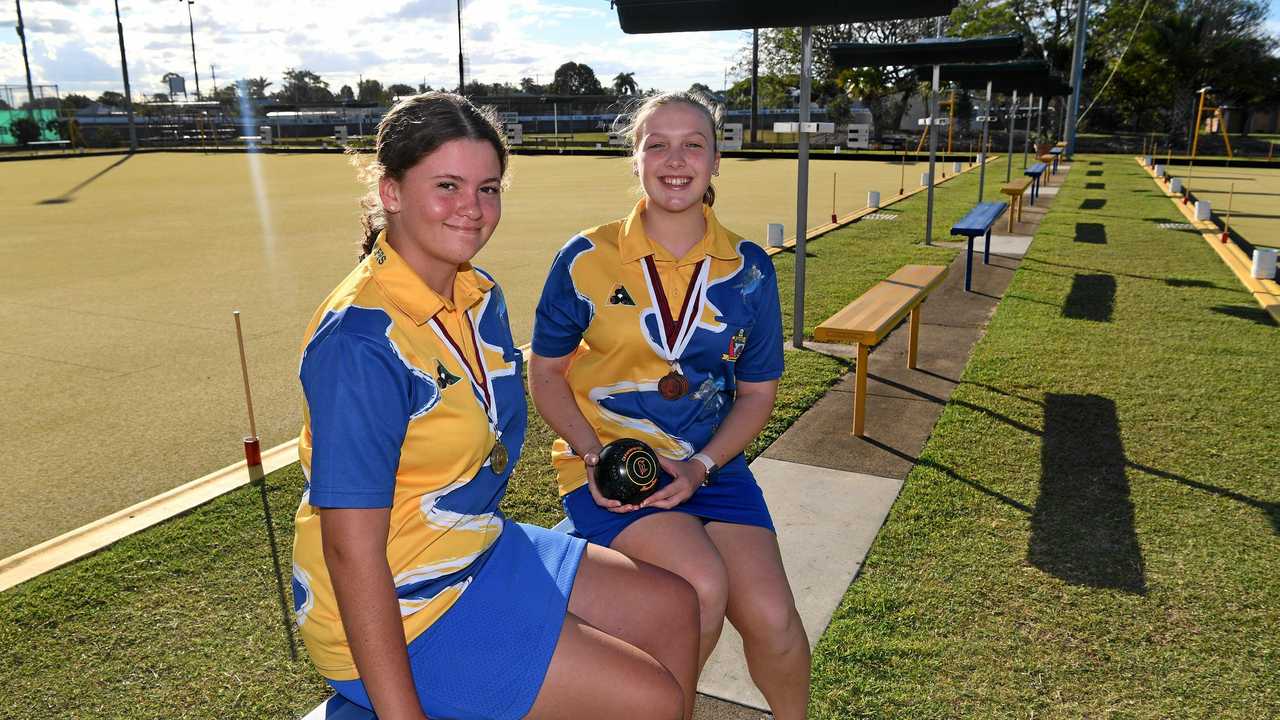 SUCCESS: Hannah Ogden and Breeanna Pegg with their medals from the recent state titles. Fellow Bundy juniors Nick Cahill and Jack Davies also won medals. Picture: Mike Knott BUN160419BOWLS1