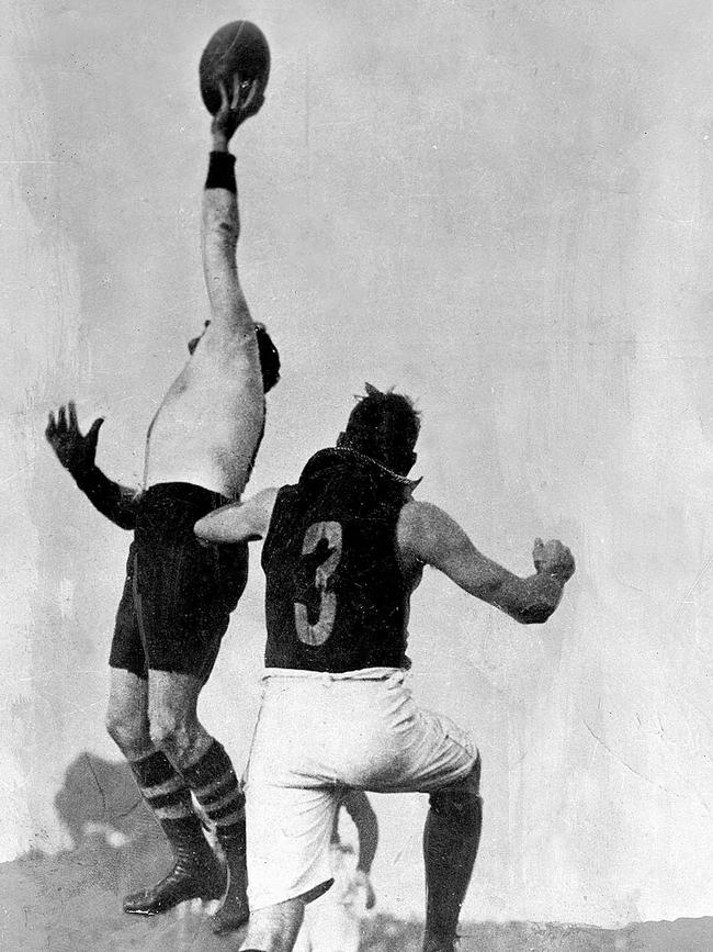 Roy Cazaly takes a one handed mark.