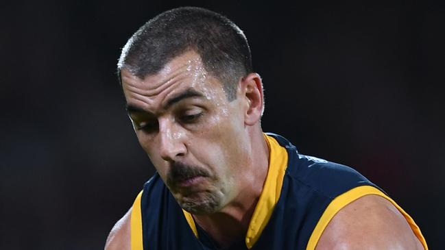 ADELAIDE, AUSTRALIA - MAY 14: Taylor Walker of the Crows attempts tomark during the round nine AFL match between the Adelaide Crows and the Brisbane Lions at Adelaide Oval on May 14, 2022 in Adelaide, Australia. (Photo by Mark Brake/Getty Images)