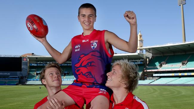 Xavier Slezak meets Sydney Swans players Isaac Heeney and Callum Mills at the SCG, Moore Park. Picture: Craig Wilson.